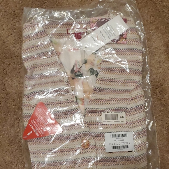 Pastel Striped Commit to Interest Vest in Stripes - Picture 2 of 9